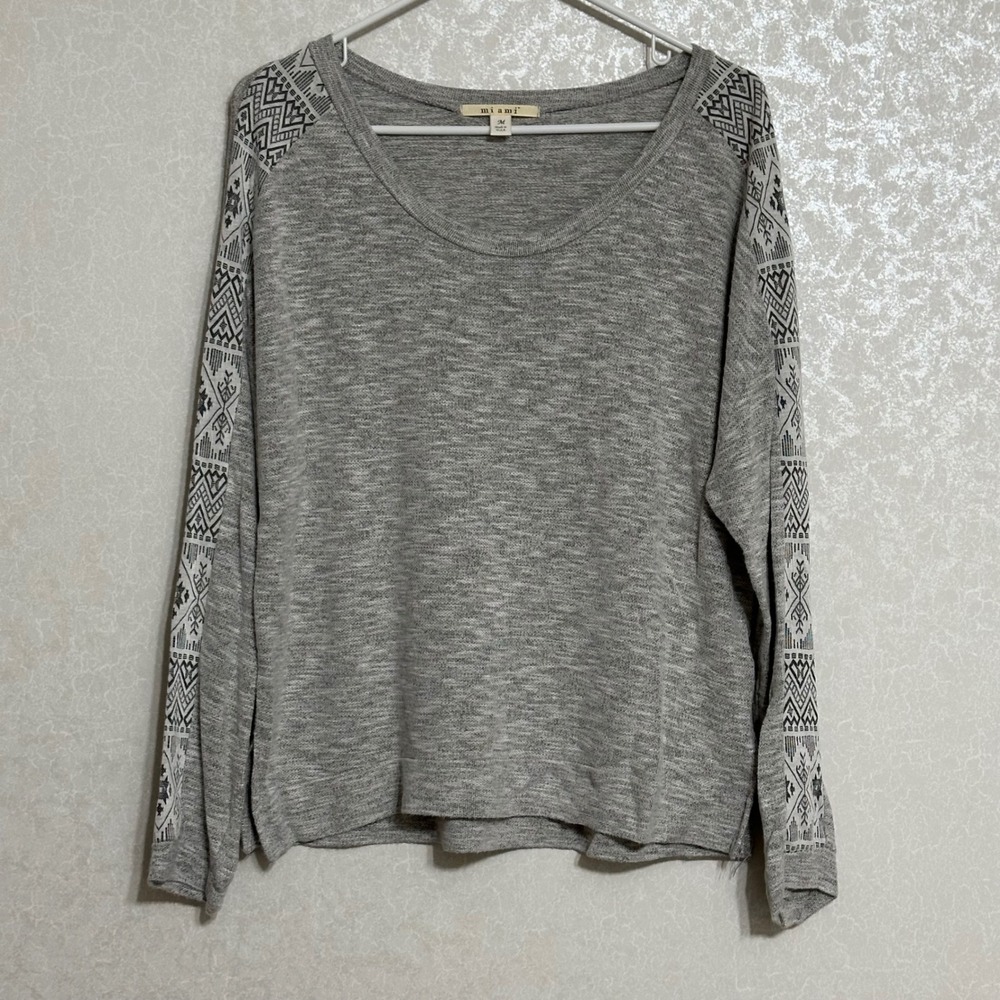 Mi Ami Gray Knit‎ Top Aztec Sleeve Detail Long Sleeve Scoop Neck Casual Top M